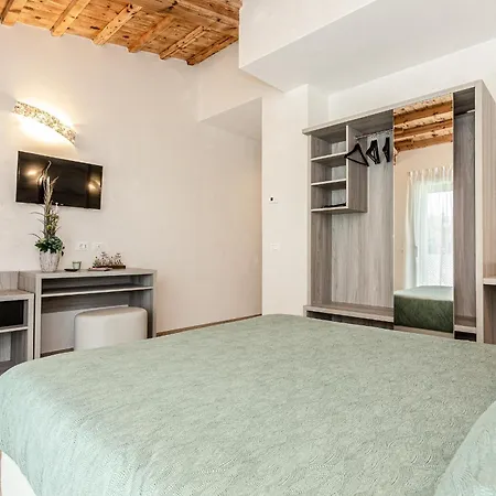 I Delfini - Natural 4* تْشيزيناتيكو