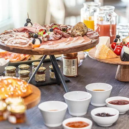 I Delfini - Natural 4*