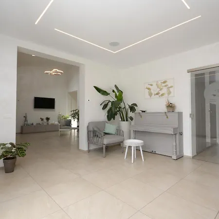 I Delfini - Natural 4*